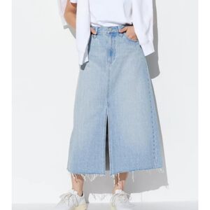 Uniqlo Women's Light Blue Denim Raw Hem Skirt XXS (Japan Size 1)